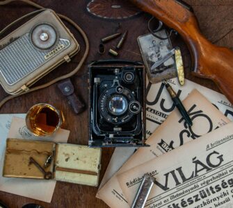 History's Little Secrets: The Unsung Heroes and Odd Coincidences You Won't Find in Textbooks