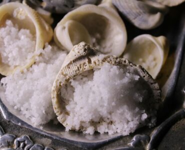 The Unexpected Ordinary: A Dive Into Everyday Astonishments and Hidden Connections