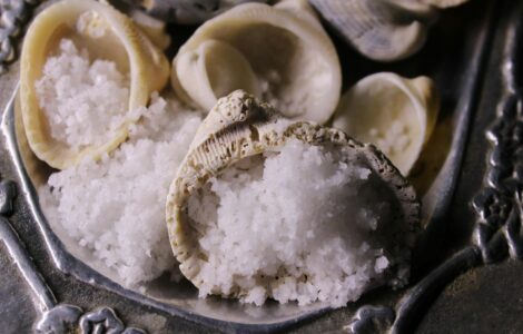 The Unexpected Ordinary: A Dive Into Everyday Astonishments and Hidden Connections